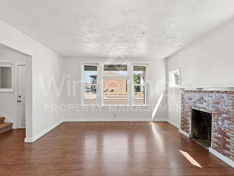 914 E Indiana Ave — Photo 9