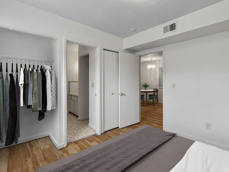 Cunningham Apartments — Photo 23
