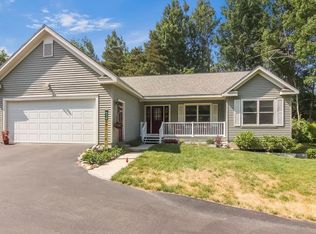 3220 S Lake Shore Dr, Lake Leelanau, MI 49653