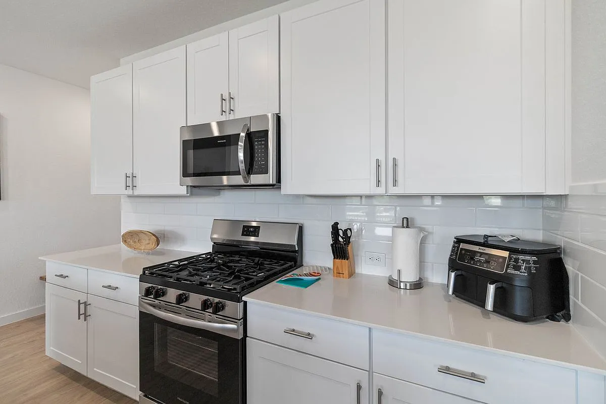 3 bed, 2.0 bath, 1633 sqft, $1,950 — Photo 4