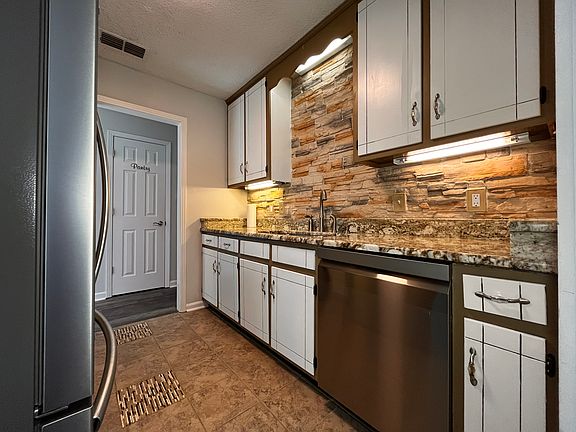 4th image of 507 Countrywood Dr