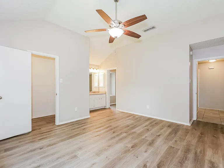 922 Elliott Dr — Photo 10