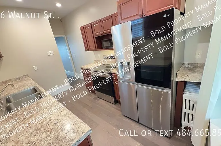 906 Walnut St — Photo 3