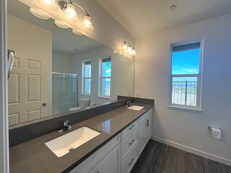 1533 Franklin Ln — Photo 35