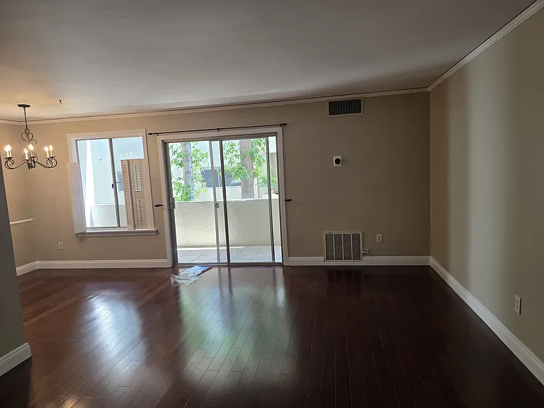 330 S Mentor Ave #107 — Photo 9