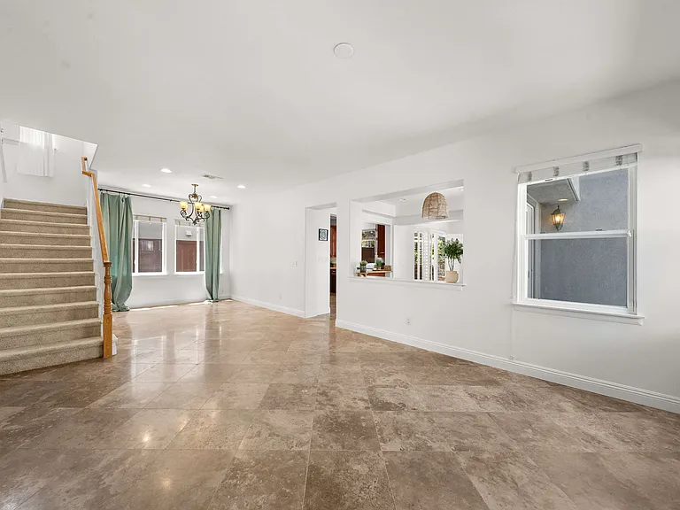 1546 Black Walnut Dr — Photo 4