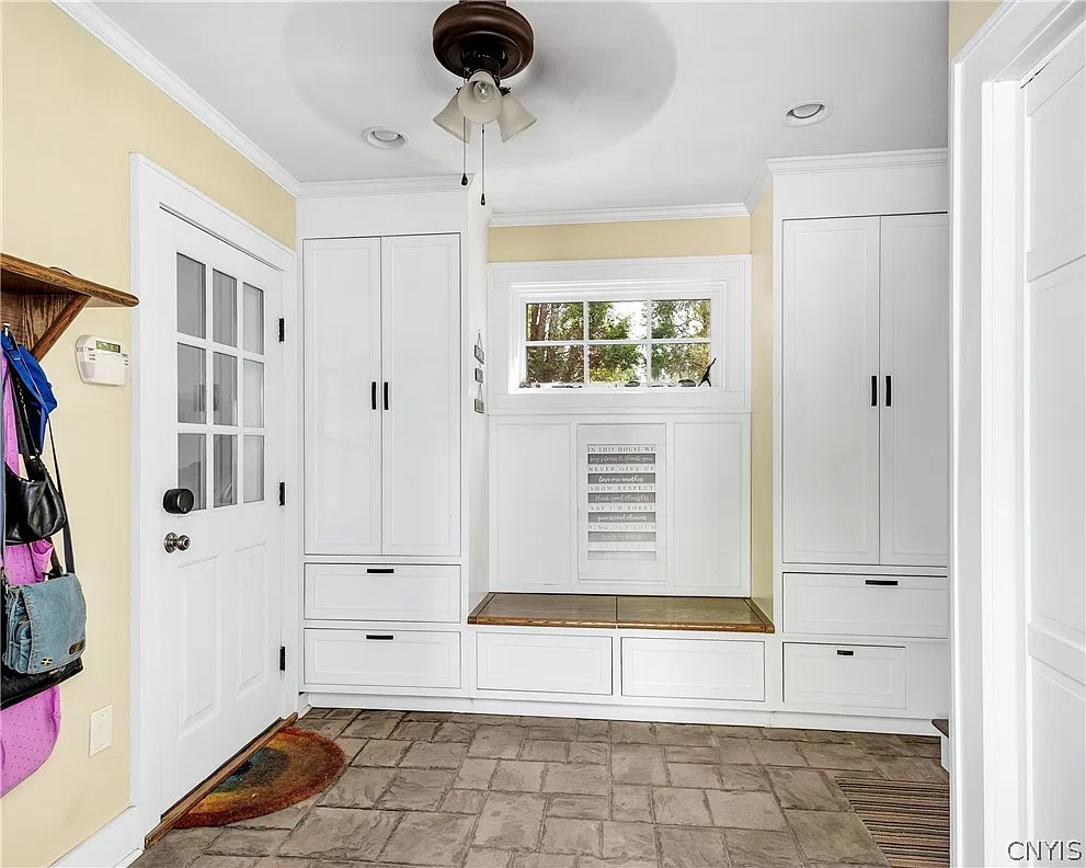 5 bed, 3.5 bath, 2402 sqft, $4,500 — Photo 4