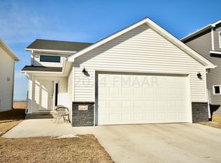 6649 28th St S, Fargo, ND 58104