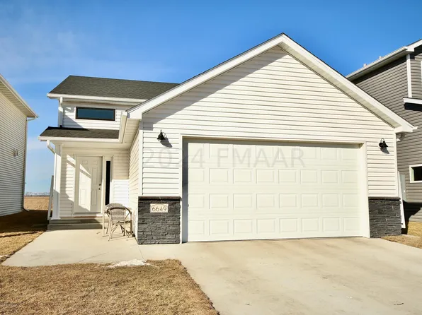 6649 28th St S, Fargo, ND 58104