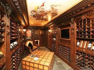 9 Cow Path, Glen Head, NY 11545