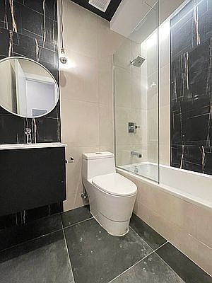 4th image of 581 Myrtle Ave #2B
