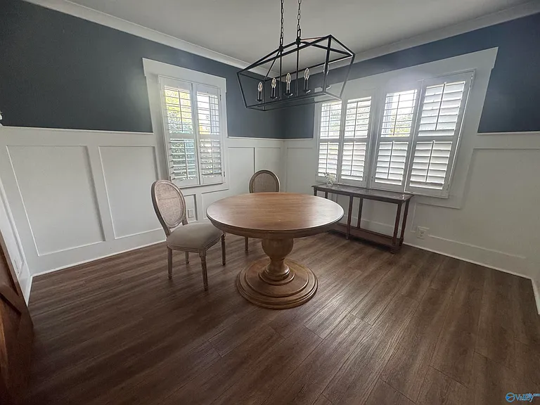 208 Surrey Rd SW — Photo 33