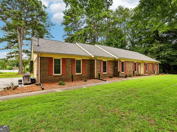 145 White Rd, Fayetteville, GA 30214