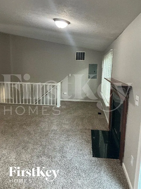 3 bed, 2.0 bath, 1410 sqft, $2,335 — Photo 4