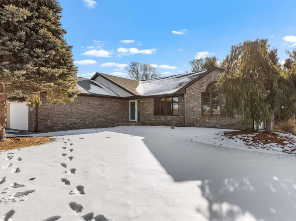 7467 McCurry Rd, Roscoe, IL 61073