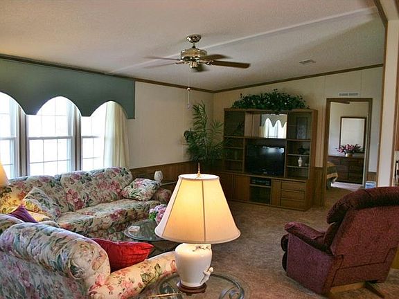 4th image of 411 Spoonbill Ct