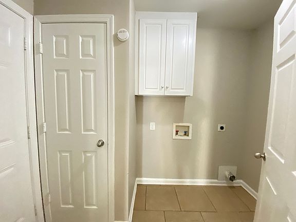 5th image of 321 Clint Rd #B