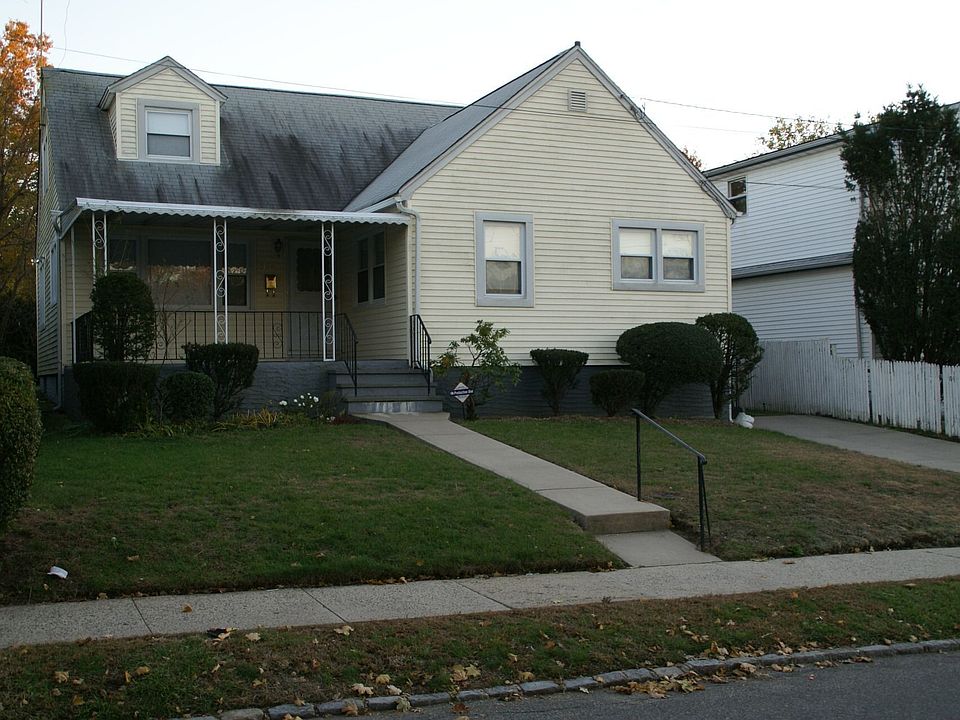 1st image of 39 Robbins Ln
