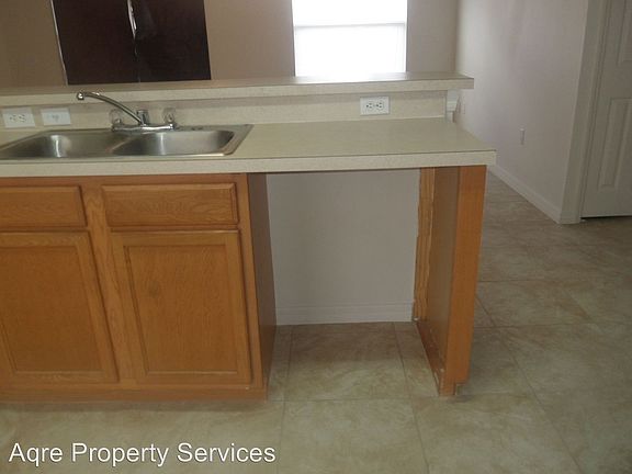 4th image of 986 Cumberland Dr