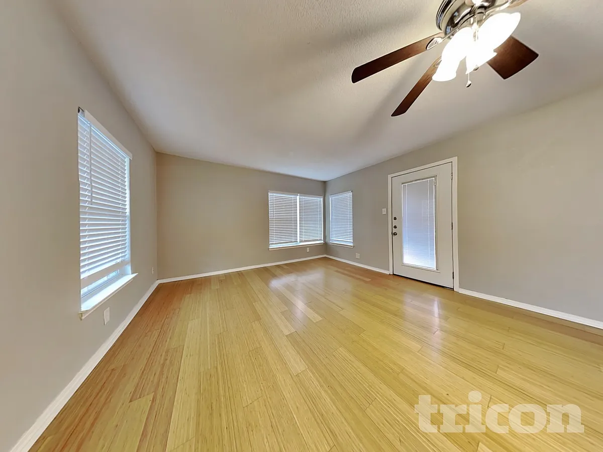Building Photo - 706 Olney Dr