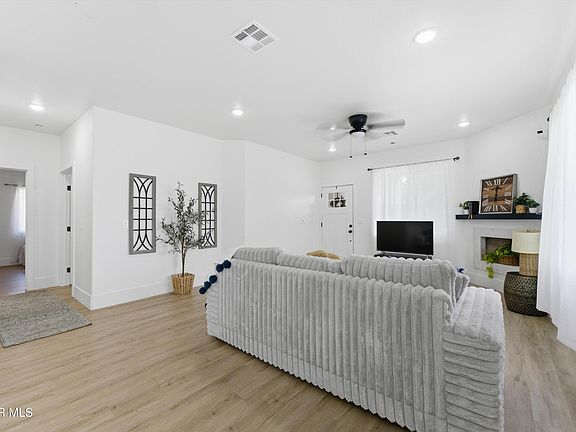 4th image of 23841 Parke Ct