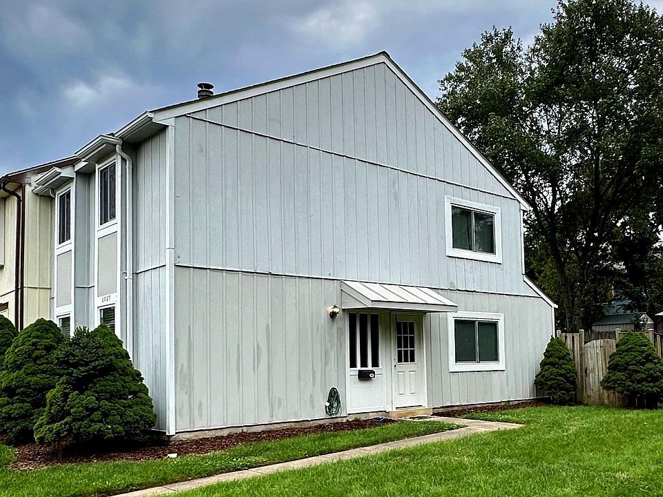 2nd image of 1027 Queens Ct