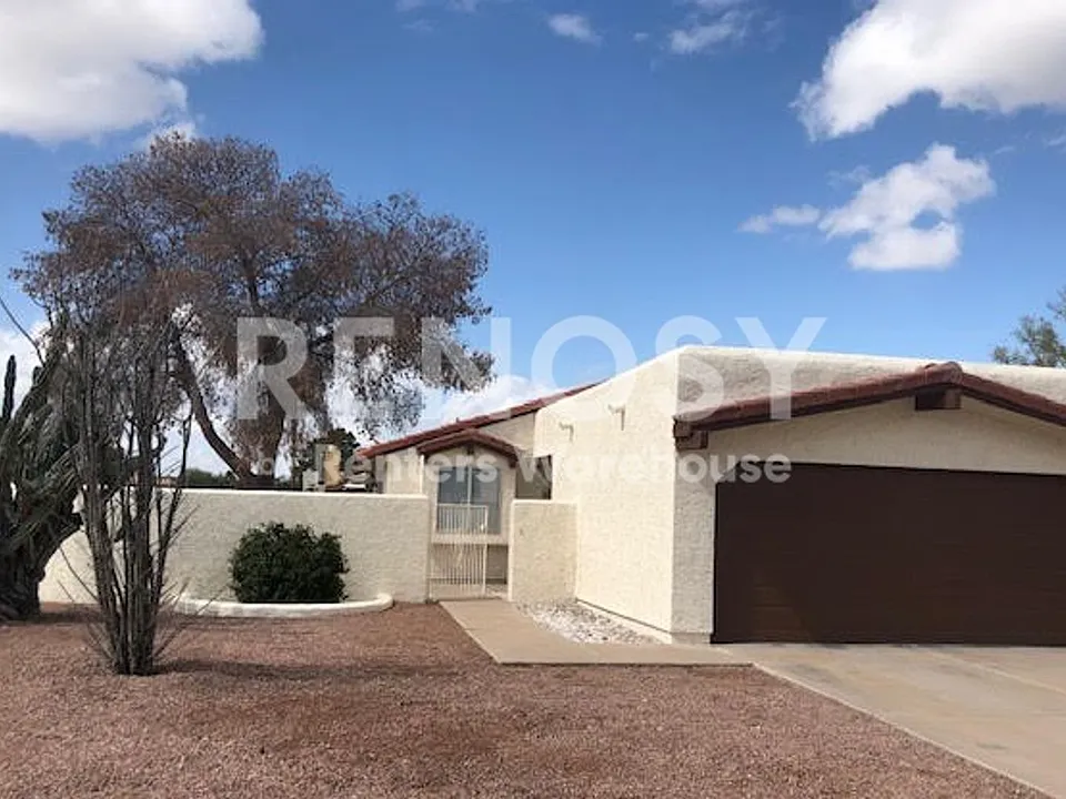 2126 N Villas Ln