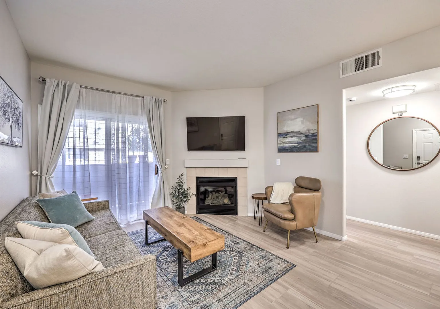 fully furnished, 1 bed, 1 bath condo in gated community — Photo 3