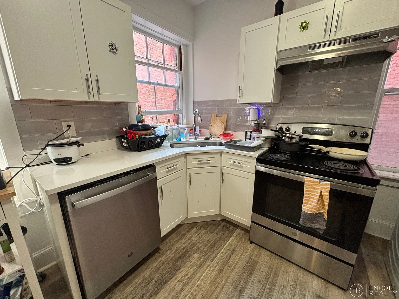 4 bed, 1500 sqft, $5,500 — Photo 2