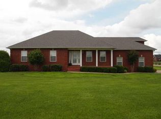435 Clearview Rd, Cottontown, TN 37048