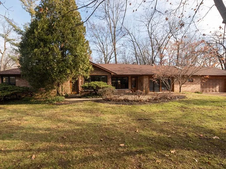 23301 N Birchwood Ln — Photo 2