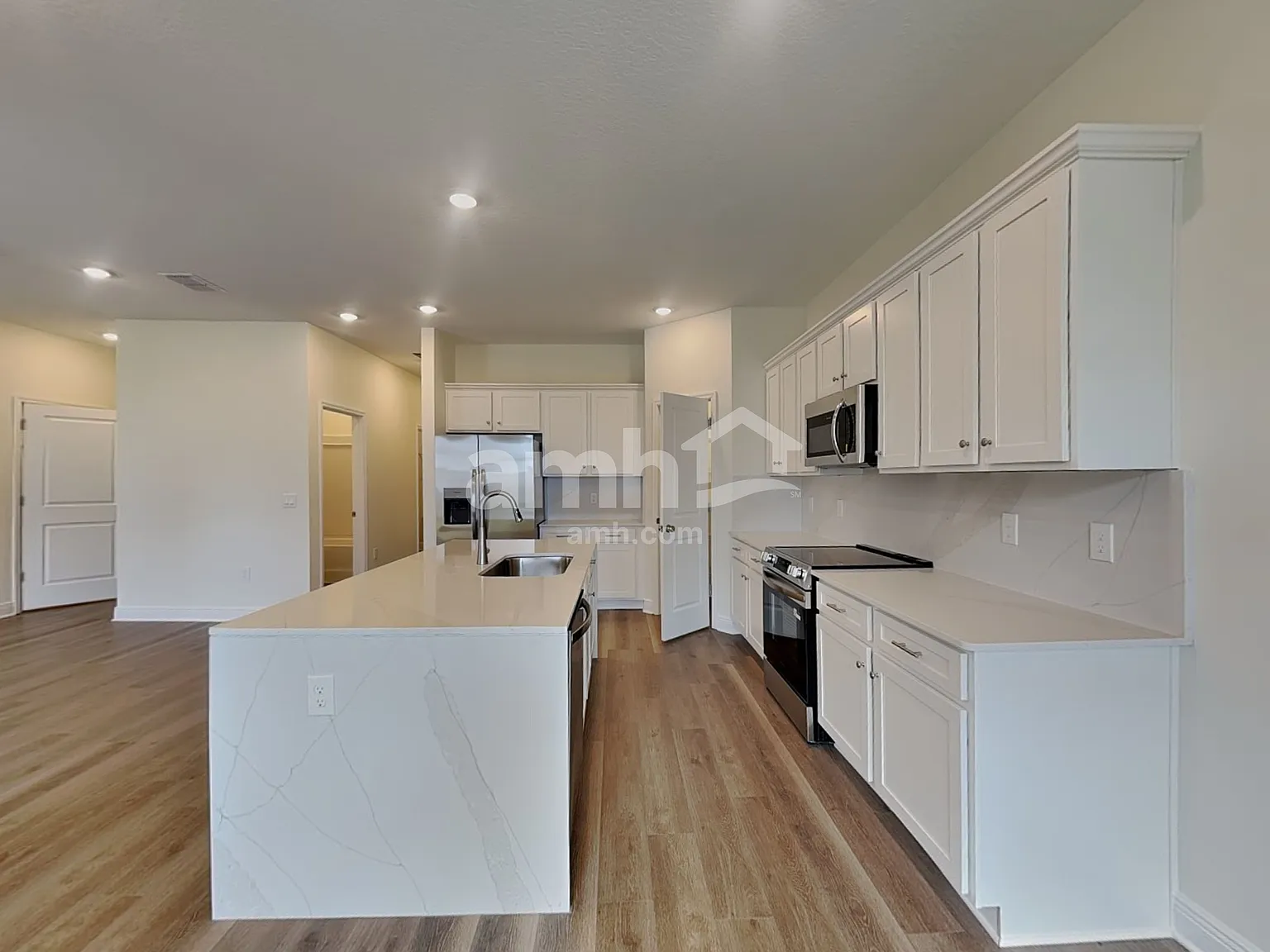 5 bed, 3.0 bath, 2377 sqft, $2,865 — Photo 3