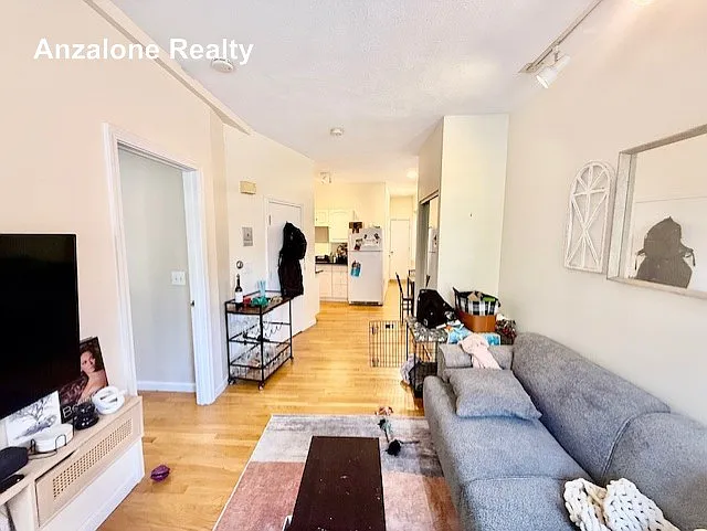392 Commercial St #3 — Photo 11