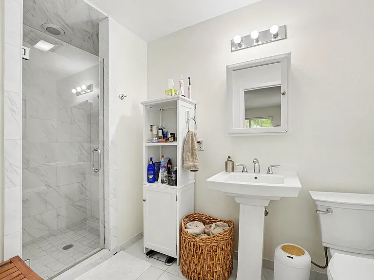6267 Chevy Chase Dr — Photo 18