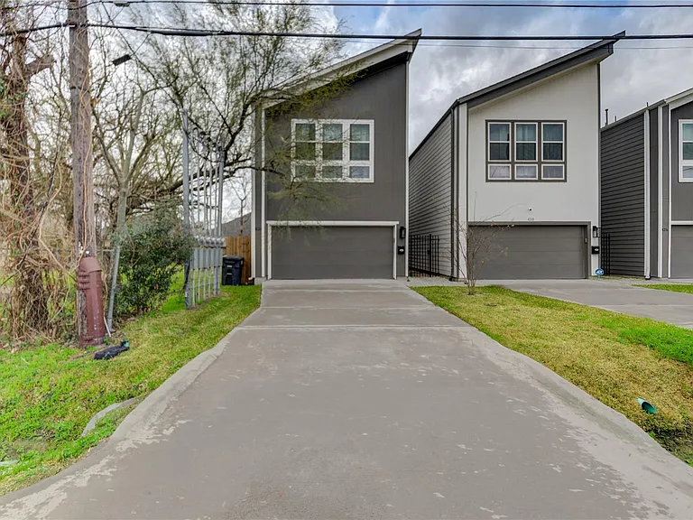 4220 McKinley St — Photo 3