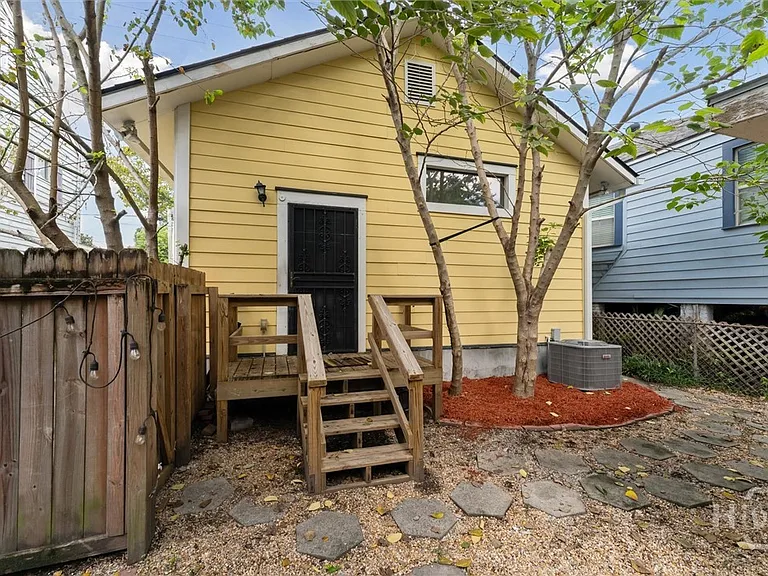 1106 E Broad St — Photo 9