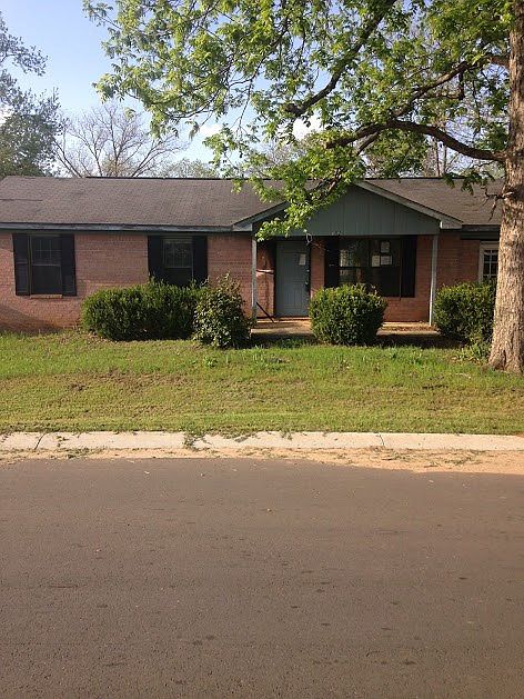 1st image of 102 Oak St
