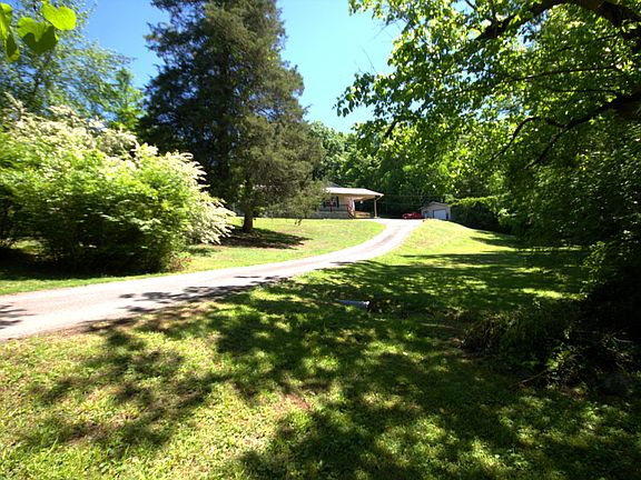 2nd image of 724 Lower Quarry Rd