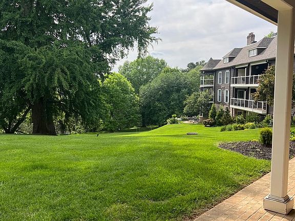 3rd image of 7 Devon Hill Rd Unit A4