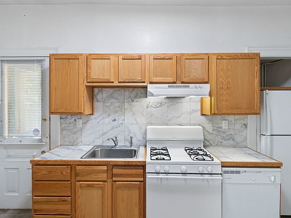 3rd image of 311-315 Woodward Ave #270aaa82a