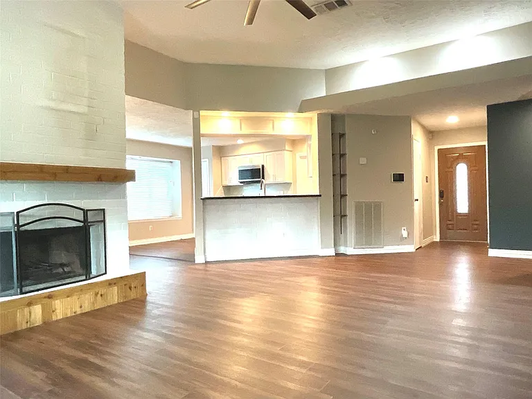 518 Barrow Downs Way — Photo 3