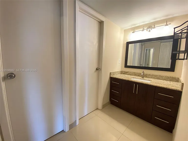 3401 N Country Club Dr #504 — Photo 7