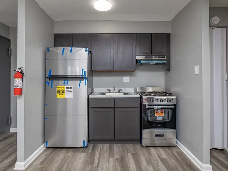 310 Knights Rd #B5 — Photo 1