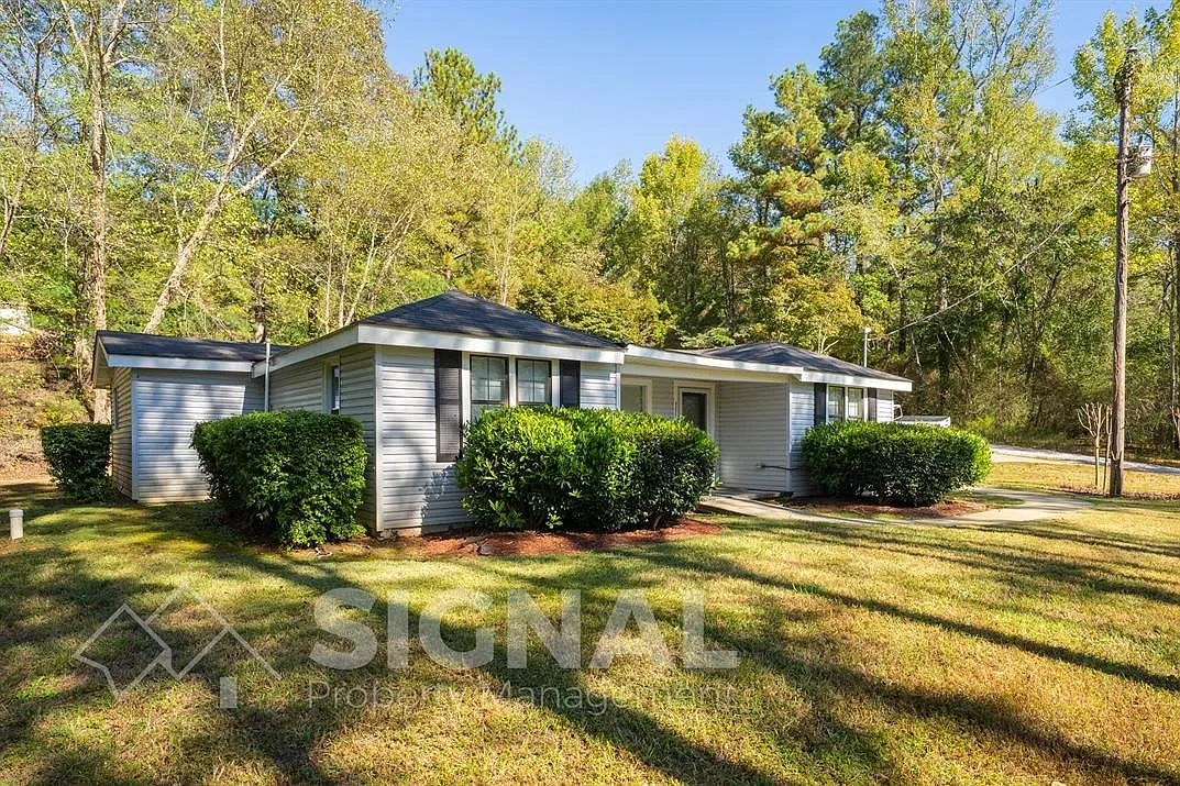 3 bed, 2.0 bath, 1408 sqft, $1,595 — Photo 2