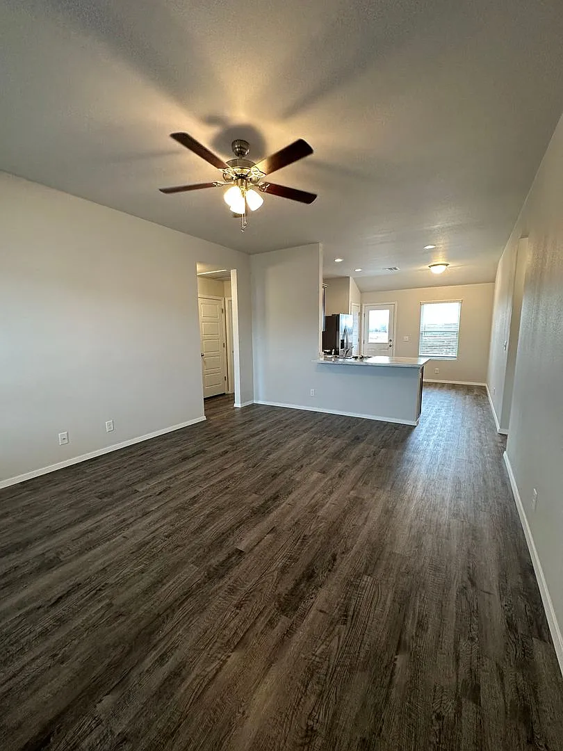 Pre-Leasing Now! Charming 3-Bedroom, 2-Bath Home with Private Fenced Yard in Broken Arrow — Photo 4