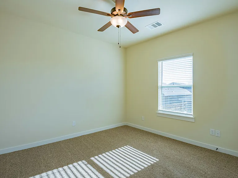 720 Blackland Dr — Photo 16