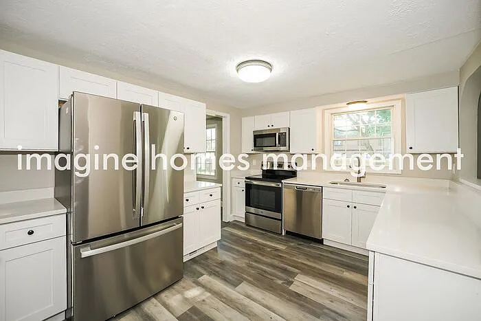705 Fairfax Dr — Photo 5