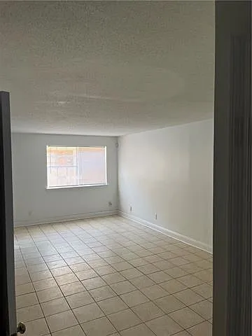 239 W Esplanade Ave #3 — Photo 2