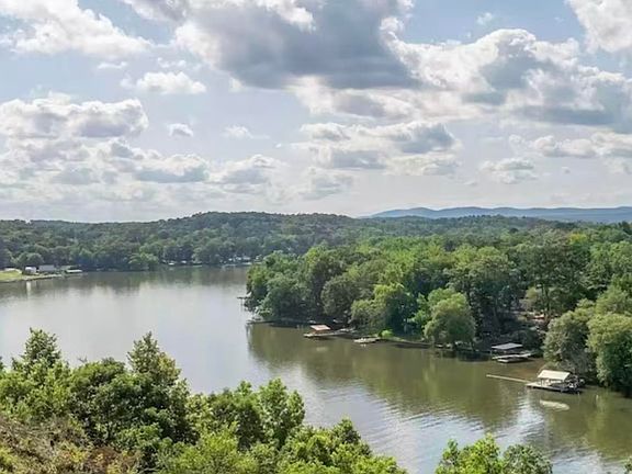 3rd image of 1453 Lodge Mountain Dr