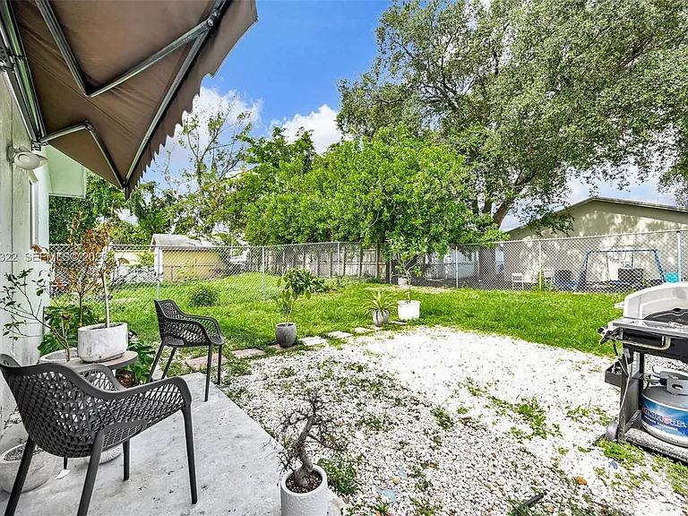 8780 SW 200th Ter — Photo 3